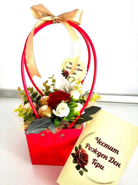Комбинирани букети  + подарък картичка