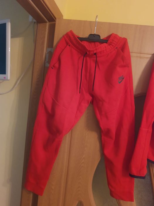 Pantalon techi Jordan si Nike intr o stare foarte bună!
