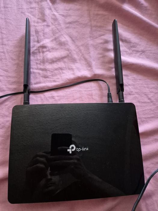 Vând Router TP-Link Archer MR500 4G+ Cat6 – Stare foarte bună