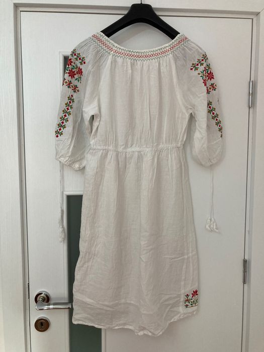 Rochie alba din in cu model tradițional