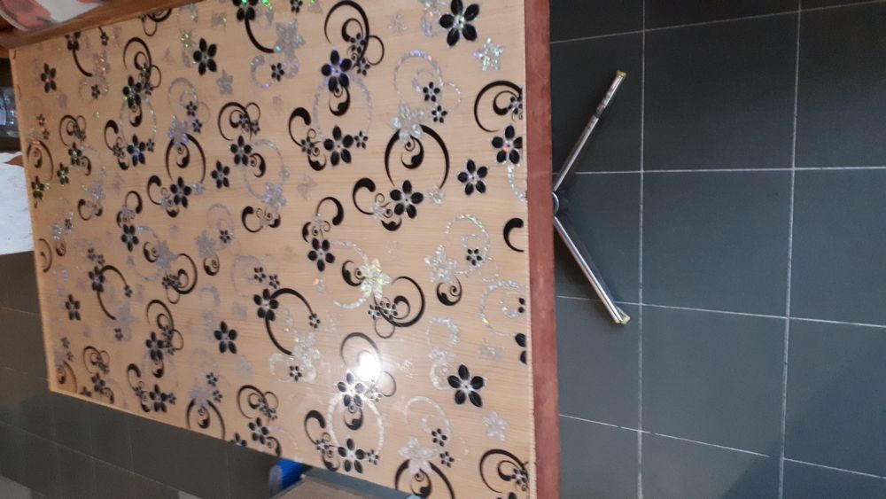 Масивна трапезна маса