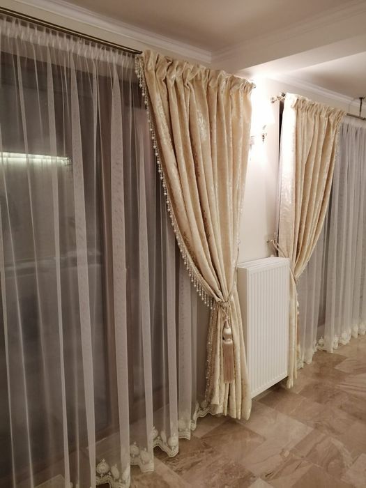 Draperii luxoase cu ciucuri decorativi – stare impecabilă