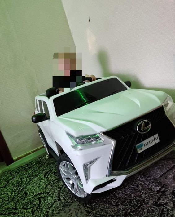 Электромобиль Лексус