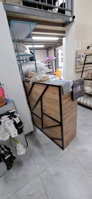 Продаётся ресешпн.  Полка кофе зона