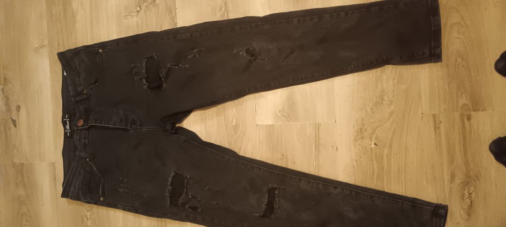 Blugi negri  90 de lei