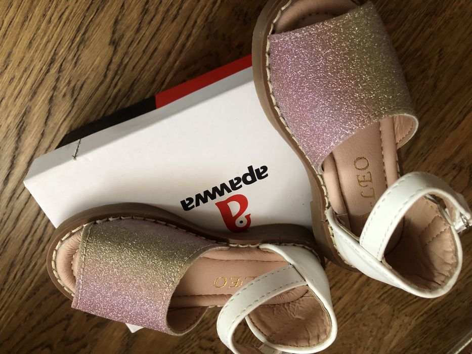 Vand sandalute fetota noi