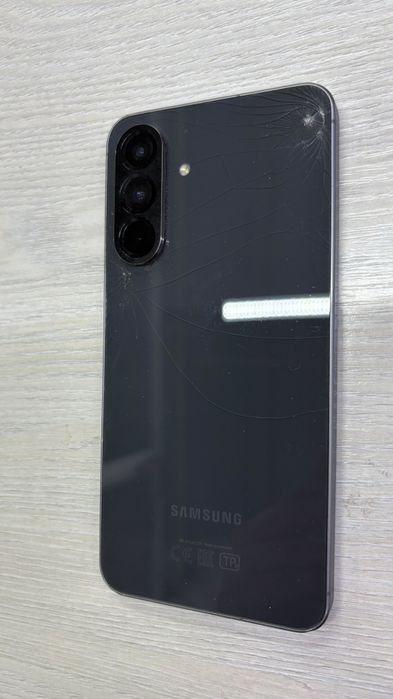 Продам samsung a56 256 gb  в отличном состоянии коробка все имеется
