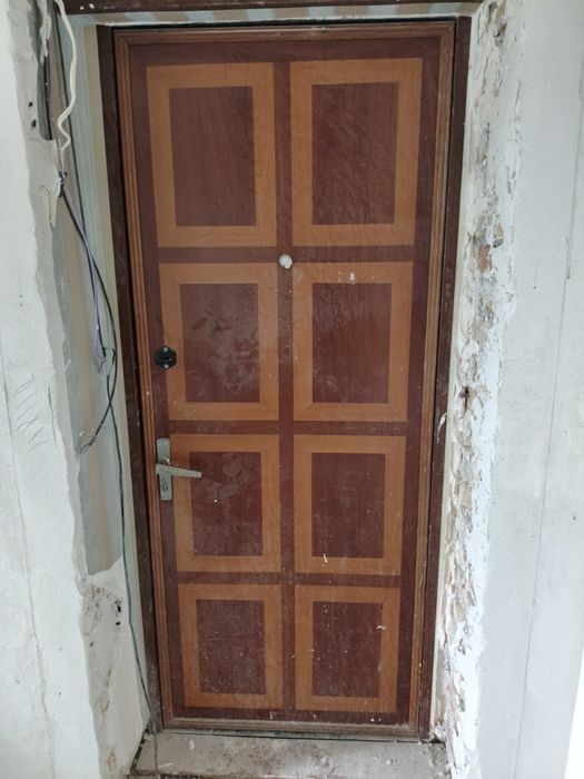 Железная входная дверь БУ.