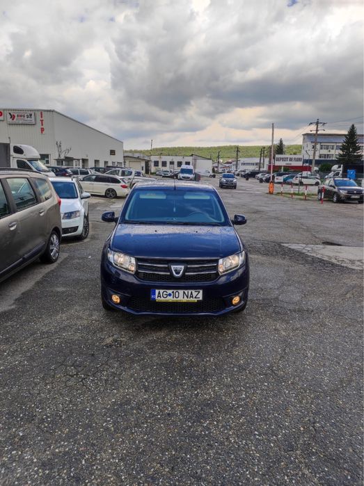 Vând Dacia Logan