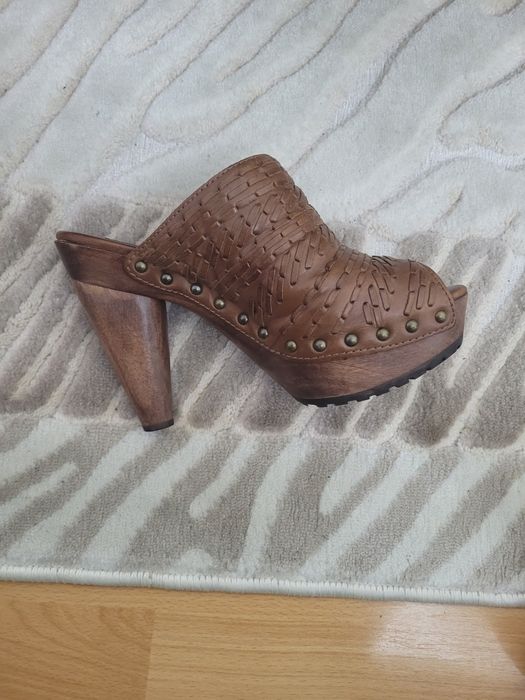 Saboti din piele naturala Zara