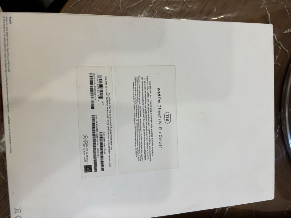 iPad Pro 1тб с клавиатурой и чехлом