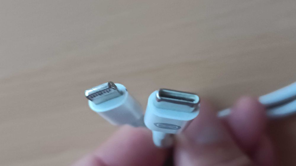 Кабел за данни и зареждане на Apple за iPhone USB-C към Lightning  1 м
