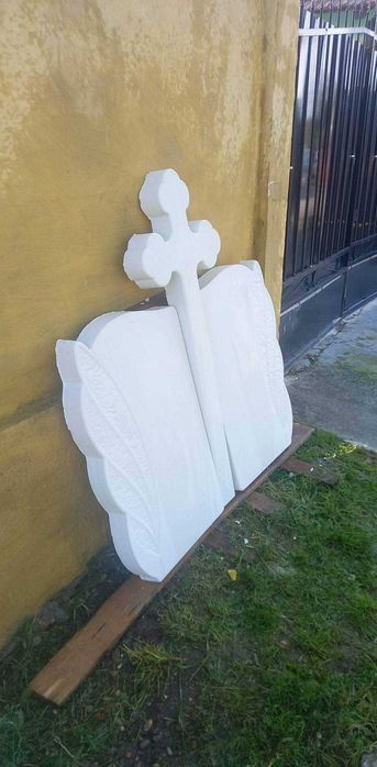 Crucii praf mozaic alb si gri