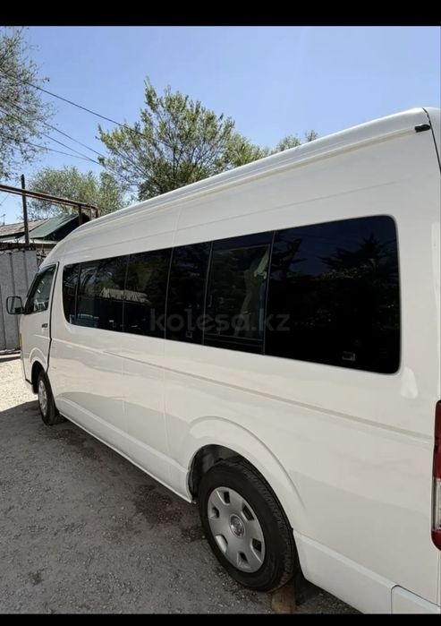 Продается Toyota Hiace 2011года