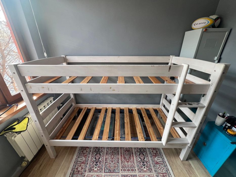 продам двухъярусную кровать