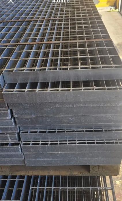 Trepte si gratare zincate pe stoc