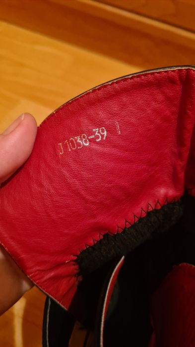 Срочно продам ботинки