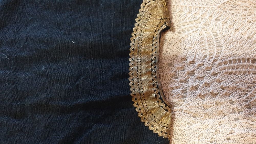 Вълнен сукман с бродерия