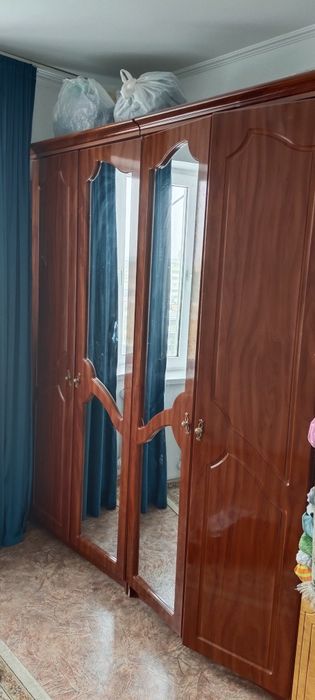 Продам шкаф спальный