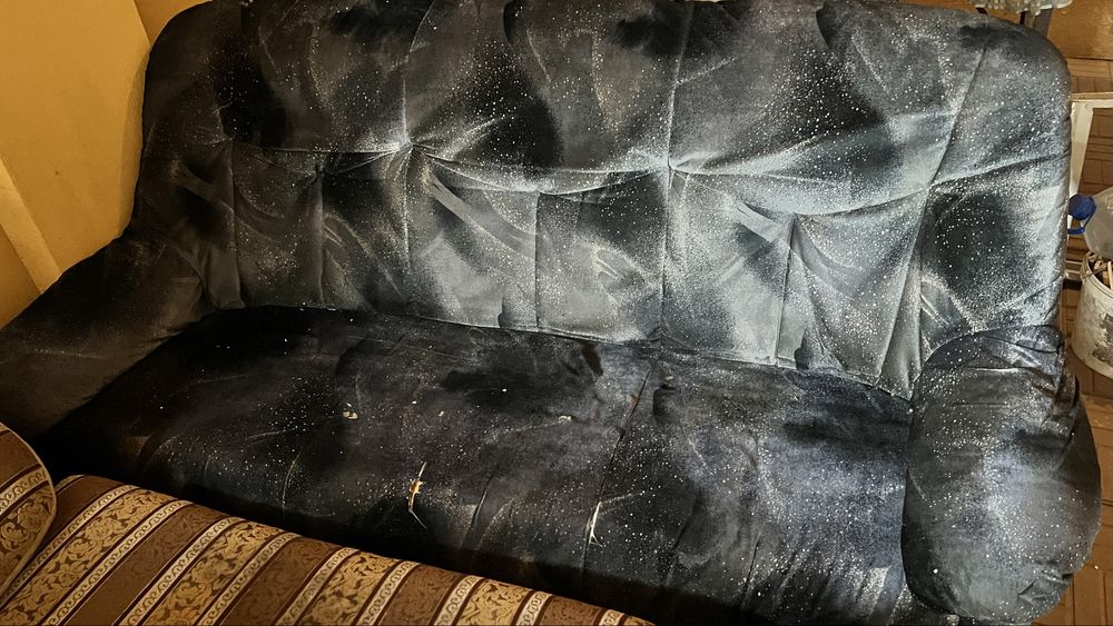 Продам диван, тор имеется