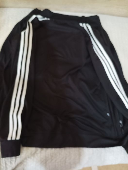 Adidas горнище оригинално не е използвано