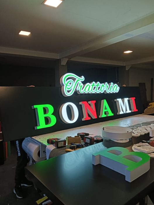 Reclame luminoase ,litere volumetrice ,casete