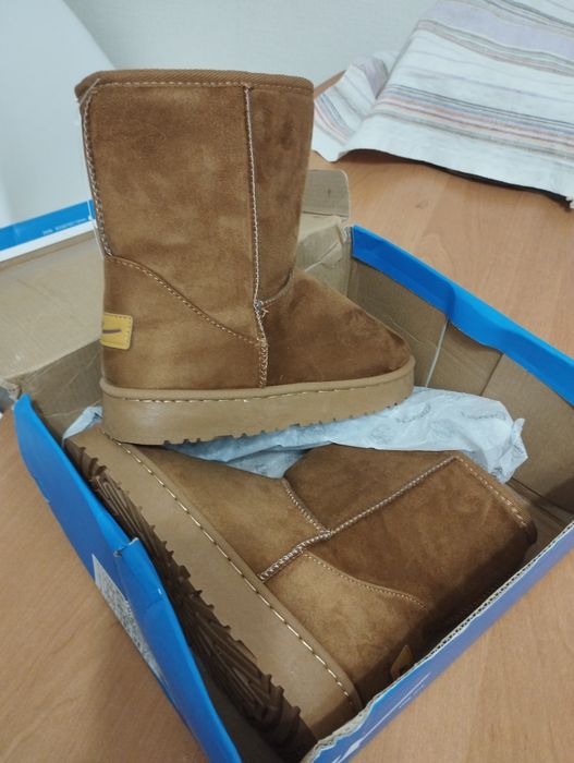 Продам уги женские новые