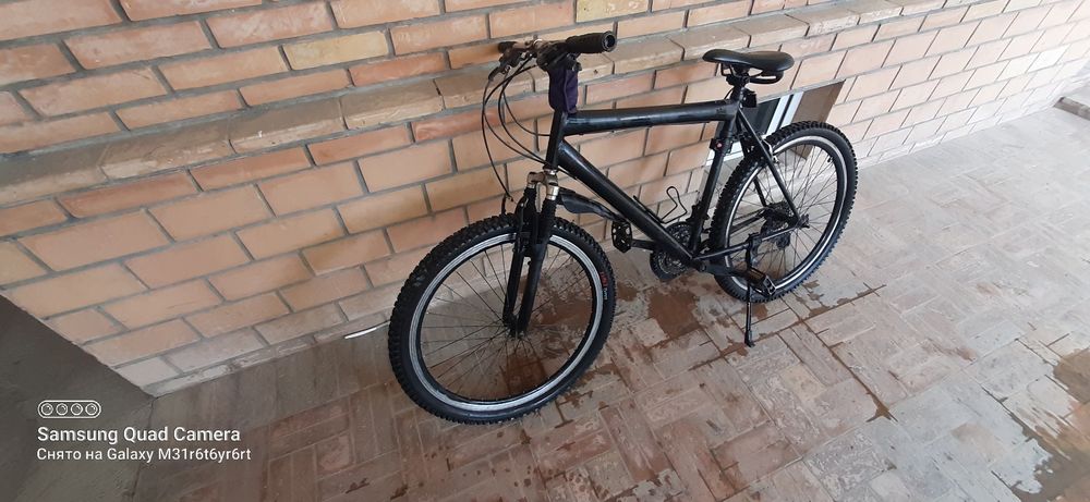 Велосипед 28 размер перекрашен на черный.