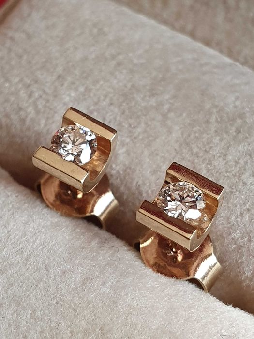 Eleganta pereche STUD aur cu diamante naturale 0.4ct