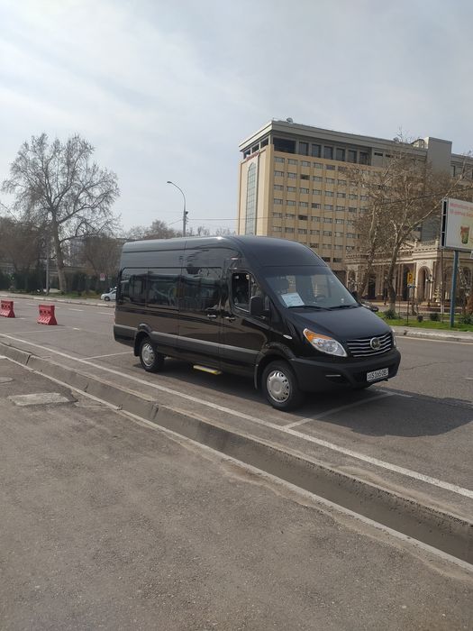 Машина на заказ комфорт 8 и 15 человек по городу по гори загород Чимга