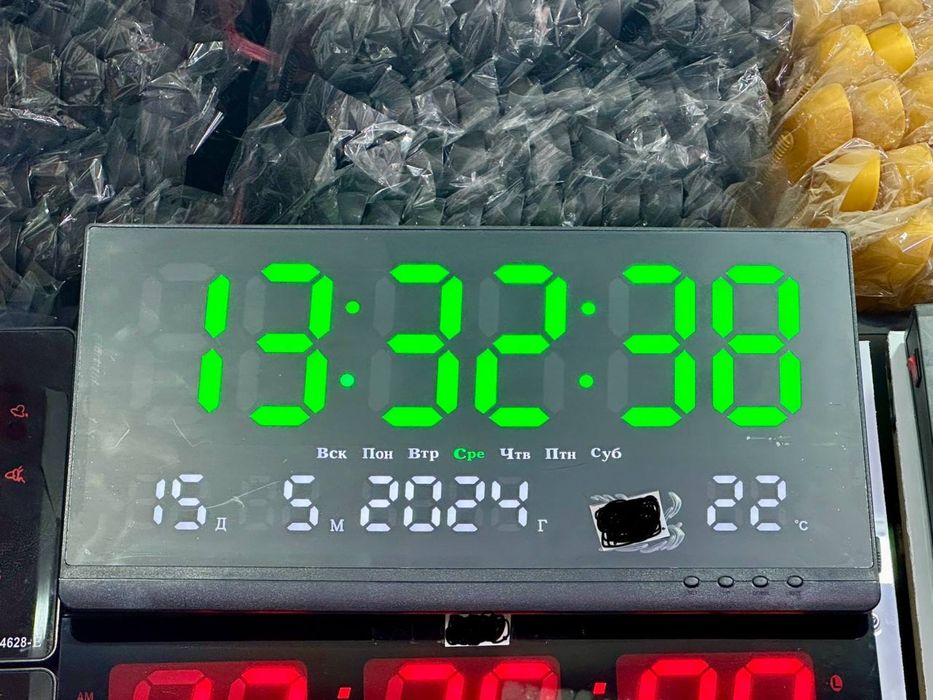 Электронные часы LED календарем и термометром по оптовой цене.