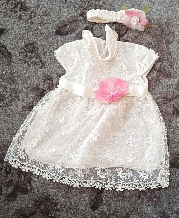 Бяла рокля 6 мес