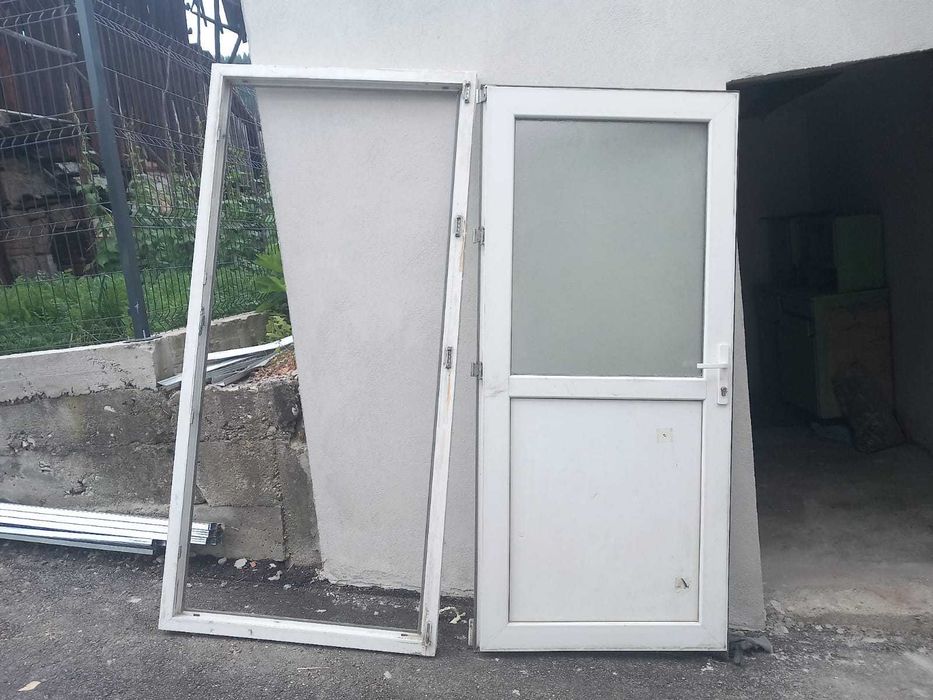 Входна пвс врата