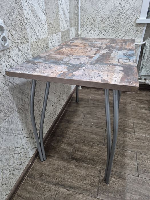 Стол    кухонный