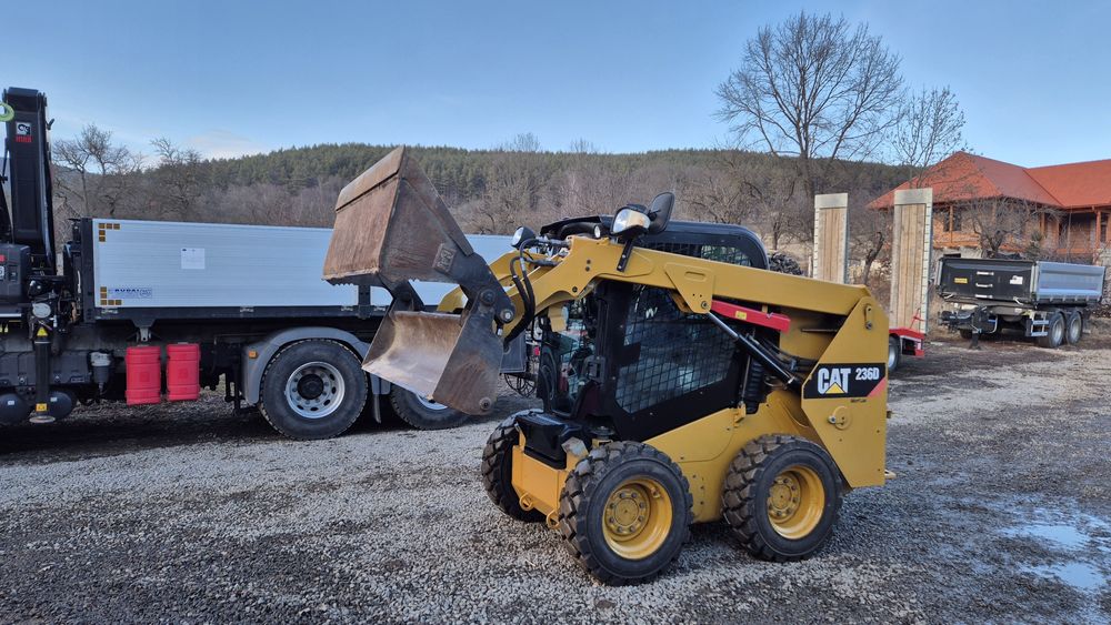 Mini încărcător Caterpillar 236 D