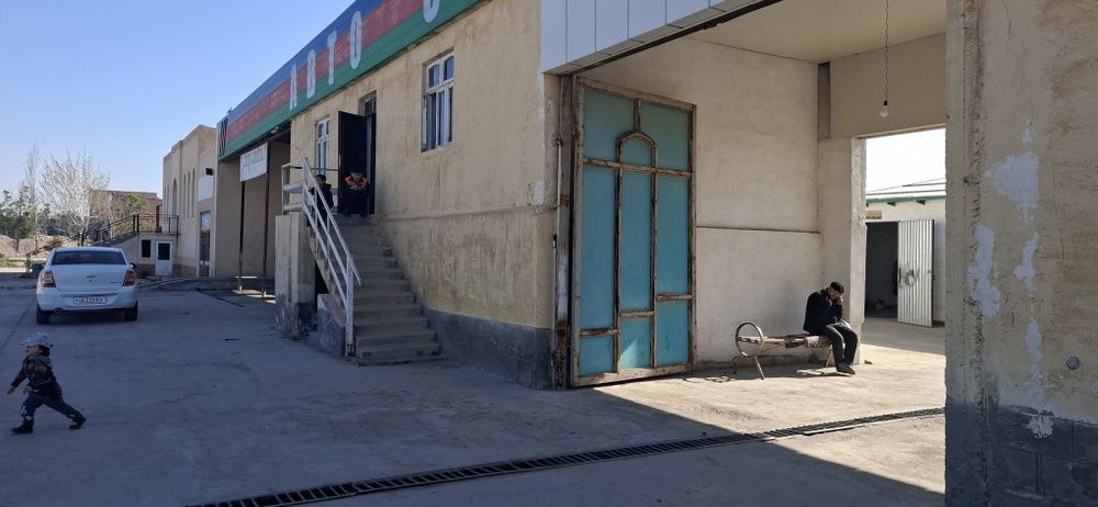 Avtoservis binosi sotiladi.