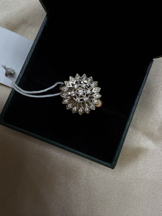 Золотое кольцо с фианитами