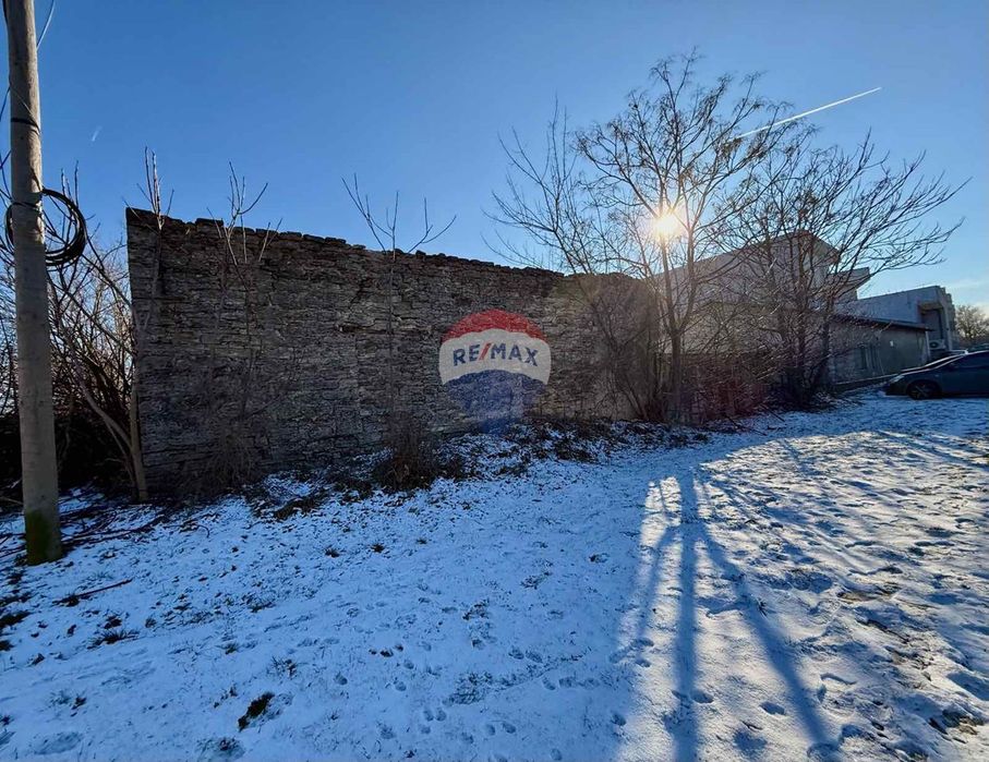 Градски парцел с ток, вода на добра локация за продажба, гр. Балчик,