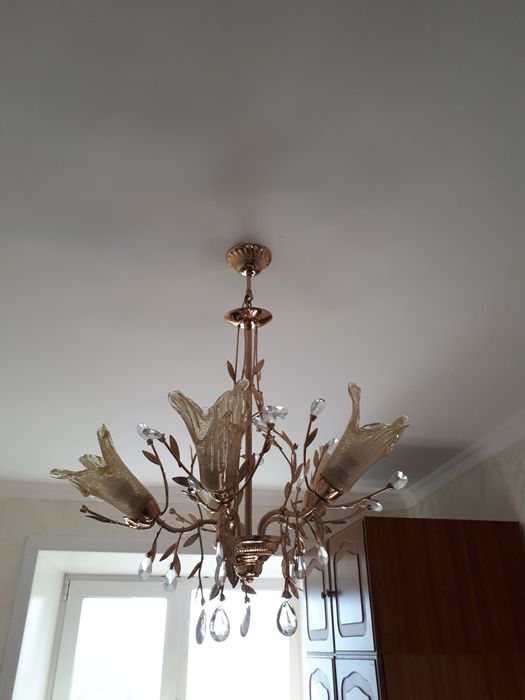 Продам люстру 5ти рожковую.