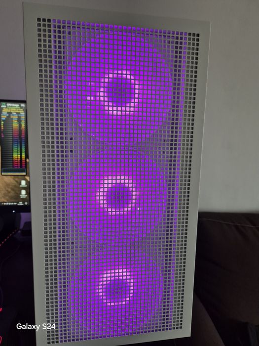 МОЩЕН Компютър С Ryzen 9 , RTX 5070