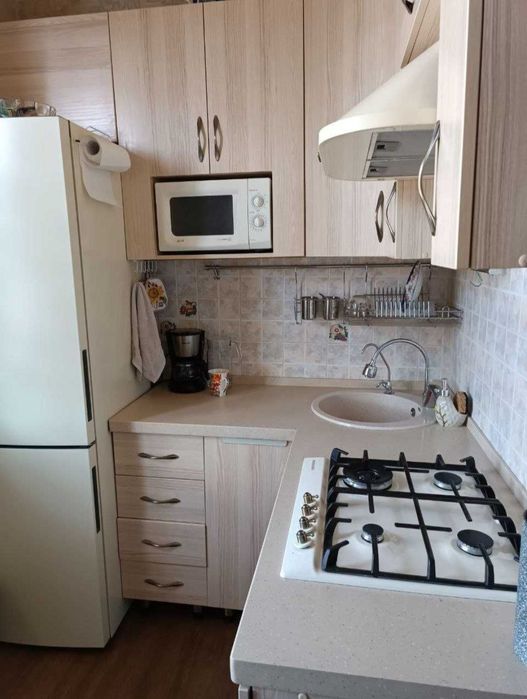 Квартира продаётся Чиланзар 1 квартал 2/4/4 высокопотолочка торговый ц