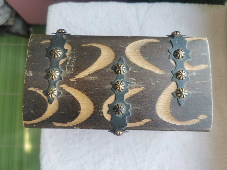 Cutie de bijuterii din lemn ,veche