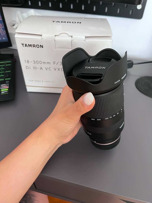 Obiectiv Tamron 18-300mm f/3.5-6.3 Di III-A VC VXD montura Sony E (APS-C)