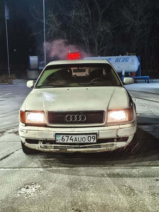 Продаю Ауди 100 с4