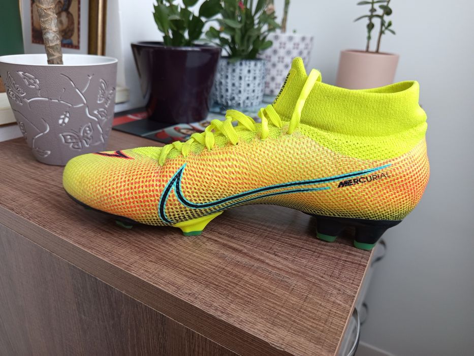 Ghete fotbal Nike Mercurial