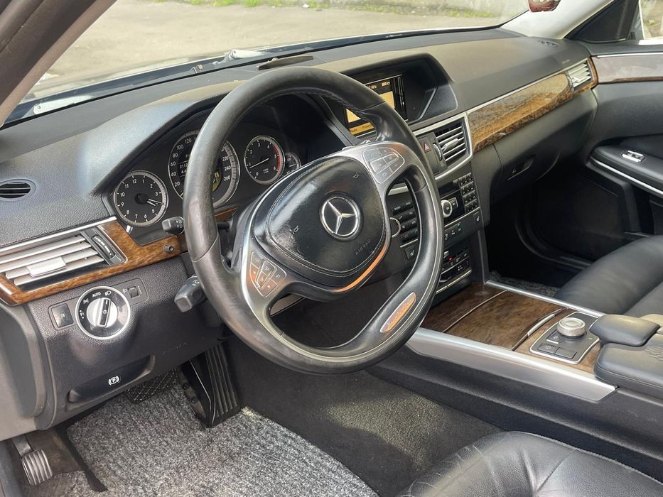 Mercedes-Benz  E