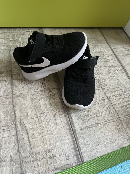 Nike negri nr. 22