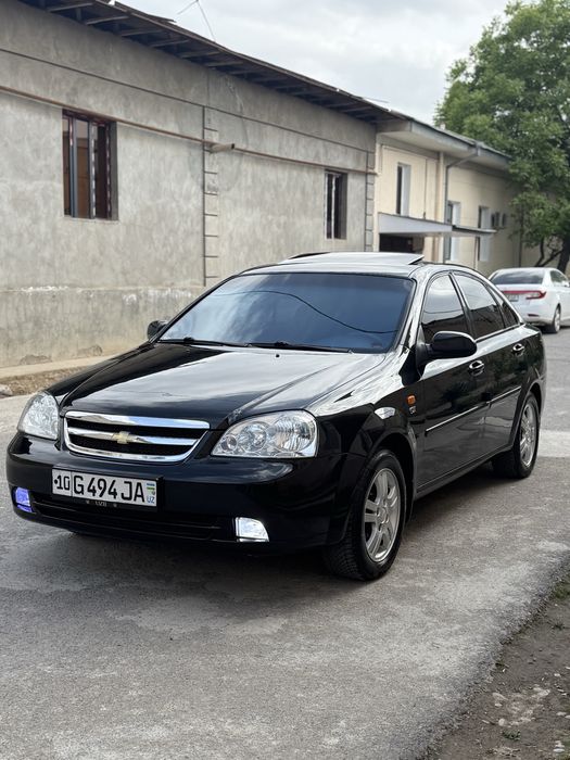 Lacetti avtomat  sotiladi