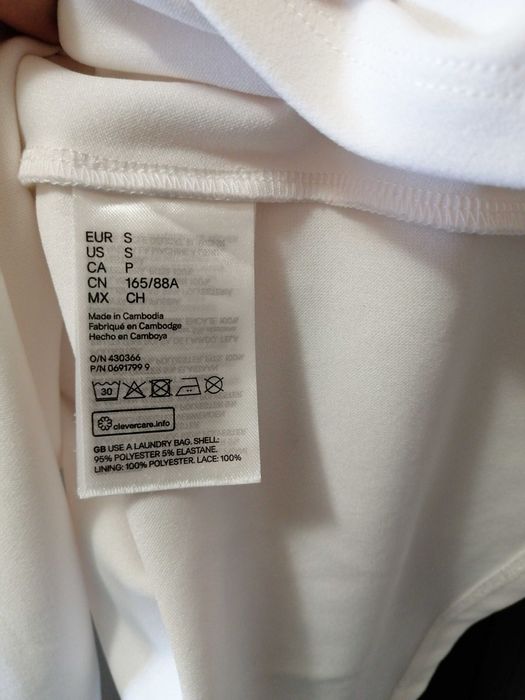 Продавам бяла рокля на H&M