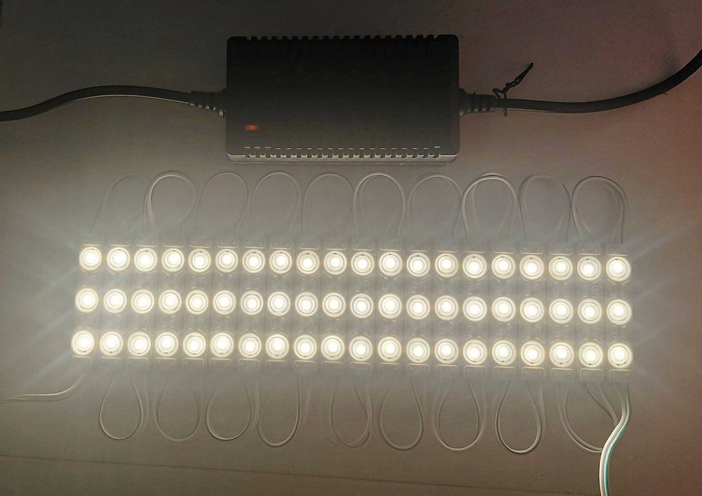 2 module banda LED la pret de 40 lei